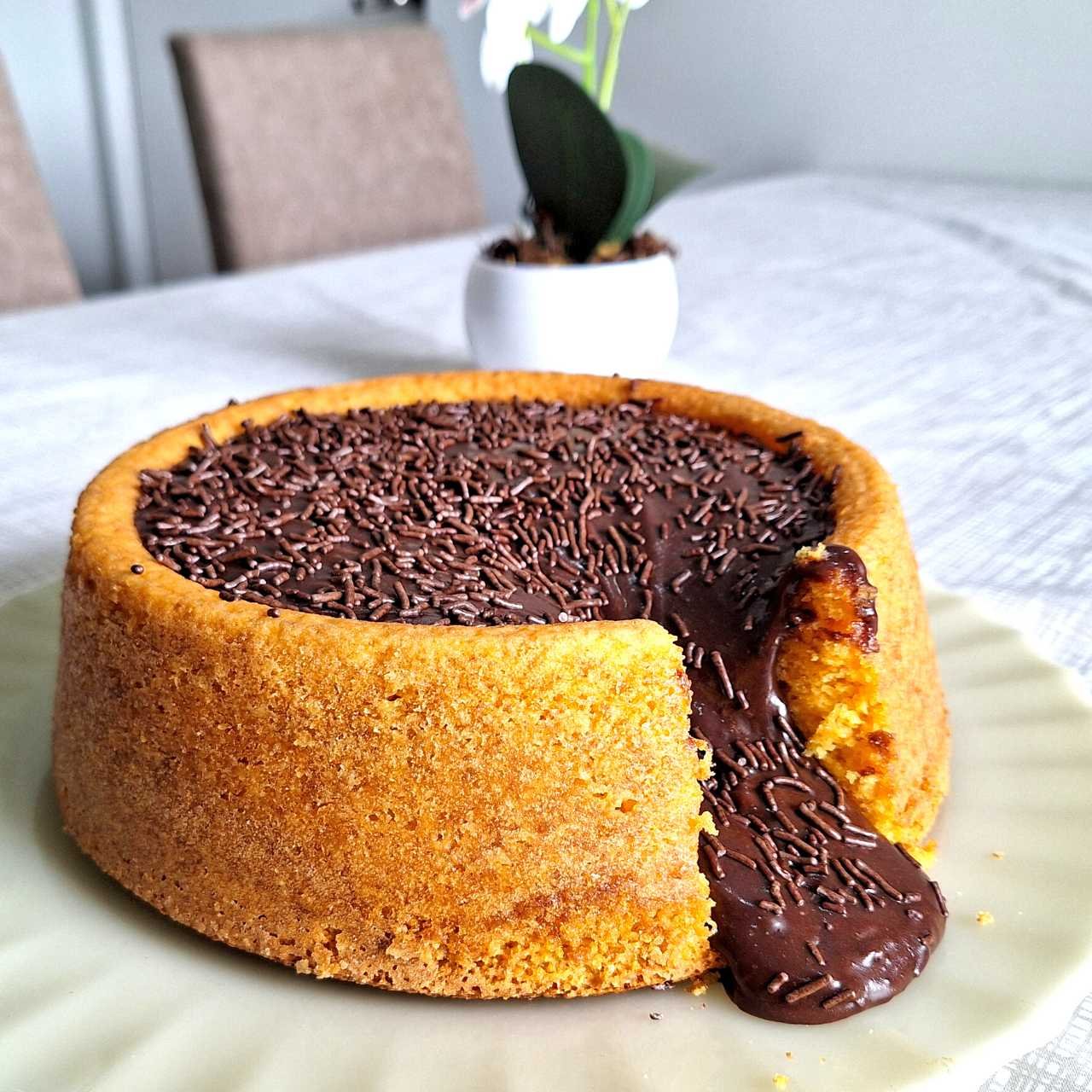 Bolo de cenoura piscina