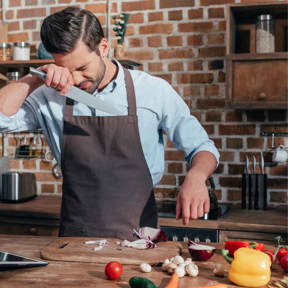 Por que choramos ao cortar cebola